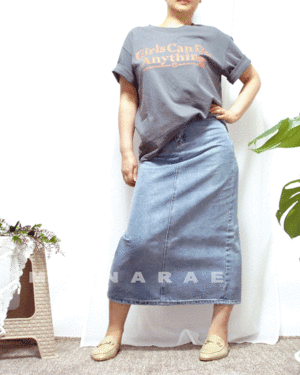 멋스러운 다크그레이 레터링 루즈핏반팔티 여자기본티 라운드넥 오버핏 반팔 티셔츠